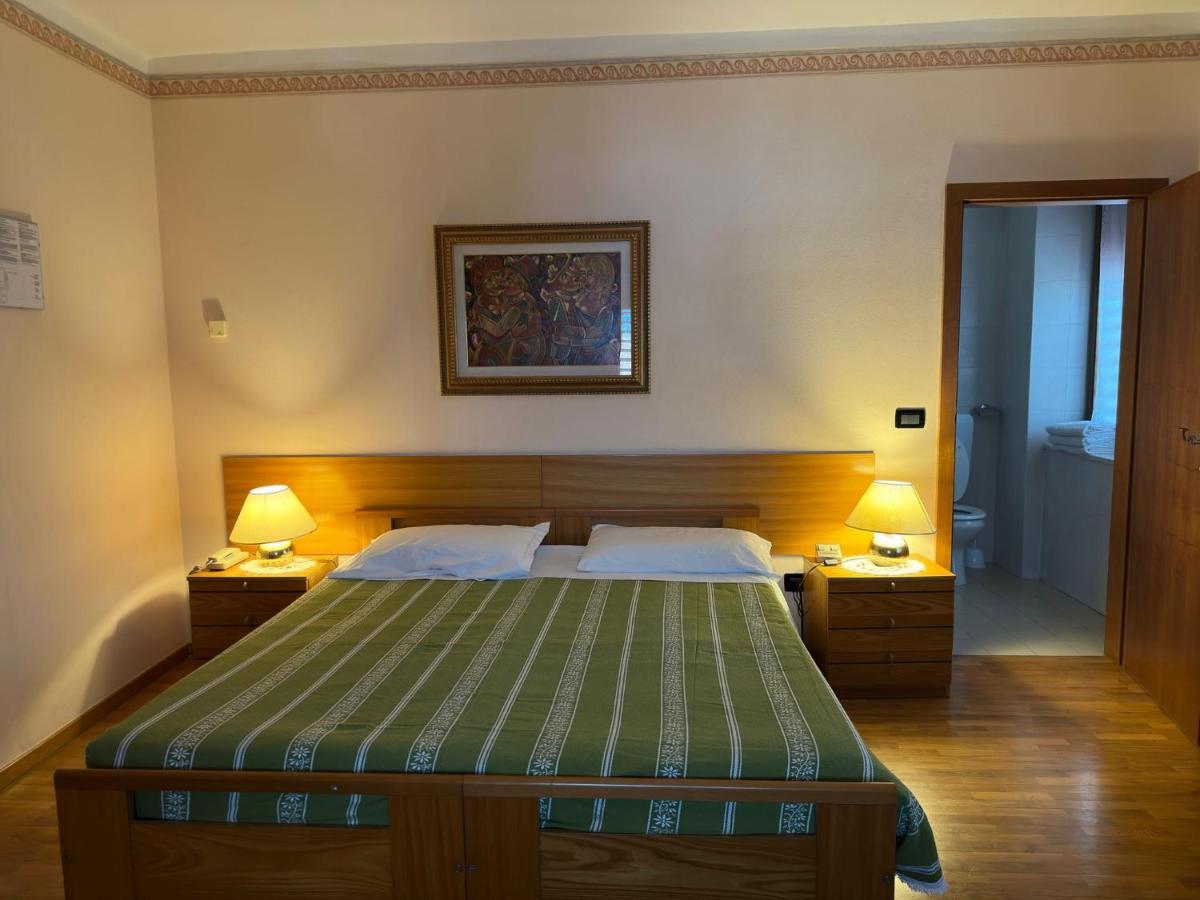Villa Nuova Romeno ภายนอก รูปภาพ
