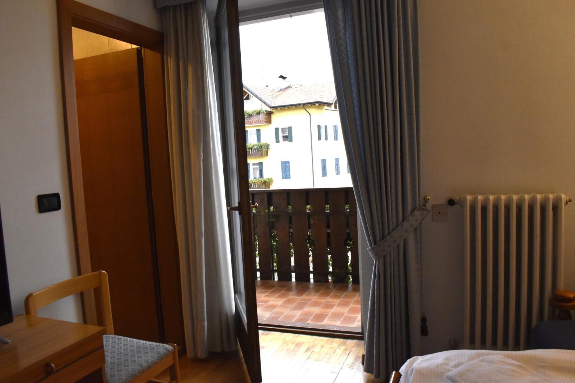 Villa Nuova Romeno ภายนอก รูปภาพ